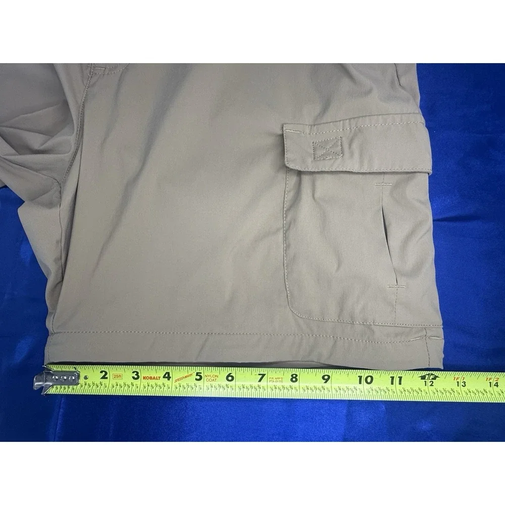 L.L. Bean Men's Large Hiking Outdoor Lightweight Zip Shorts - Beige - 7